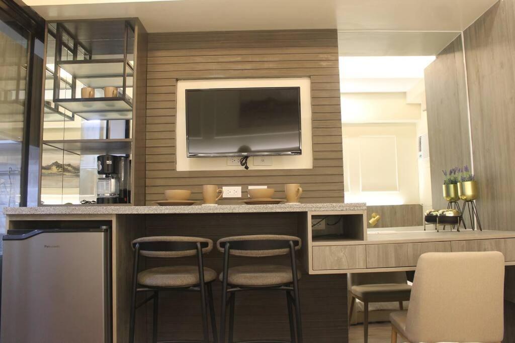 Condo Near Ayala Cebu City W Wifi Balcony Exterior foto