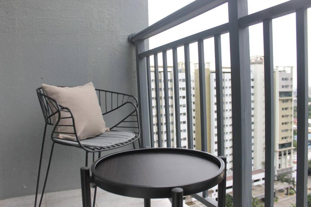 Condo Near Ayala Cebu City W Wifi Balcony Exterior foto